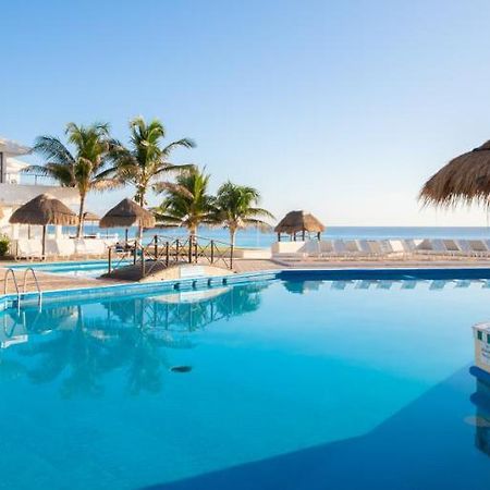 Brisas Beachfront Penthouses Cancun Exterior photo