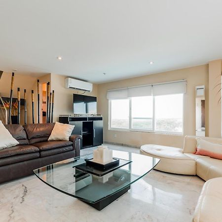 Brisas Beachfront Penthouses Cancun Exterior photo