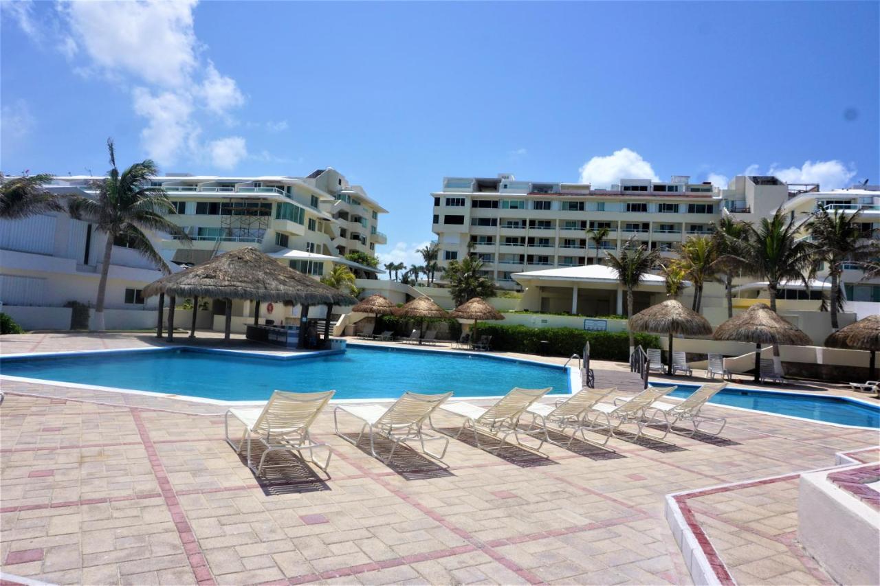 Brisas Beachfront Penthouses Cancun Exterior photo