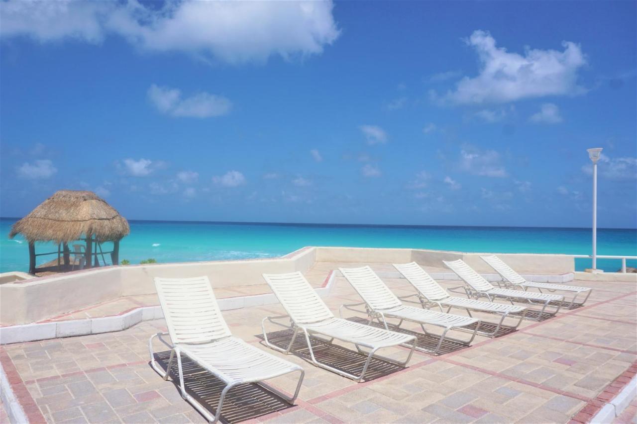 Brisas Beachfront Penthouses Cancun Exterior photo