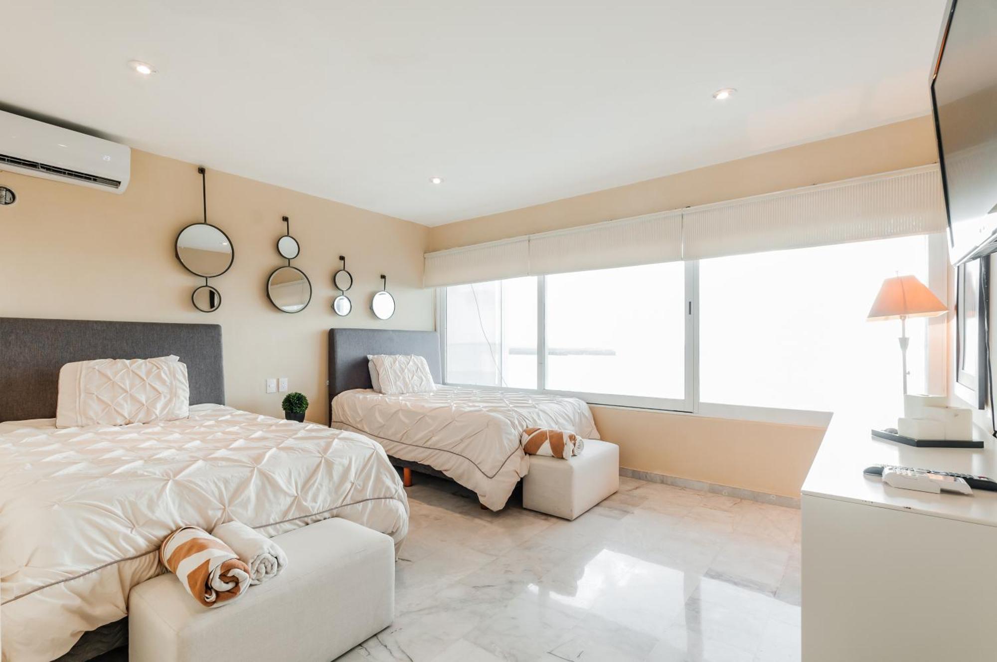 Brisas Beachfront Penthouses Cancun Exterior photo