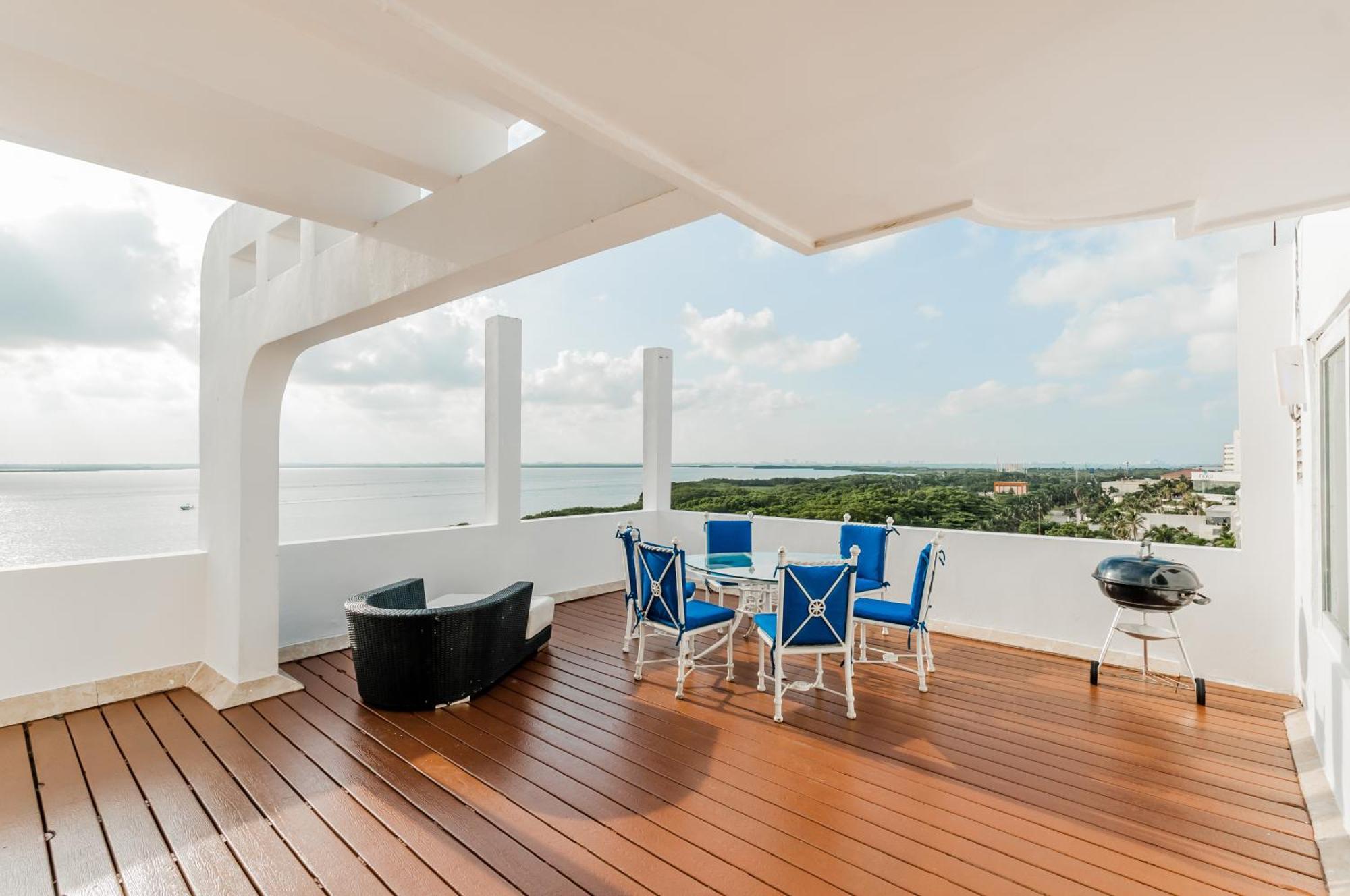 Brisas Beachfront Penthouses Cancun Exterior photo