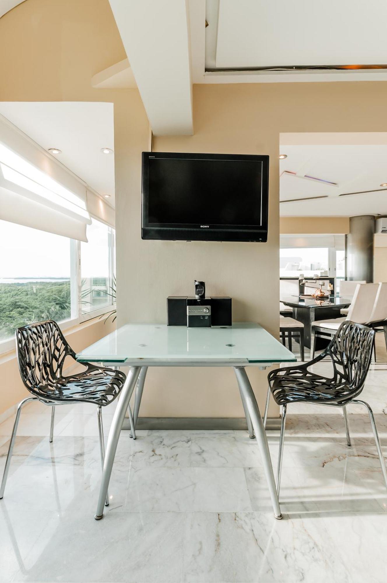 Brisas Beachfront Penthouses Cancun Exterior photo