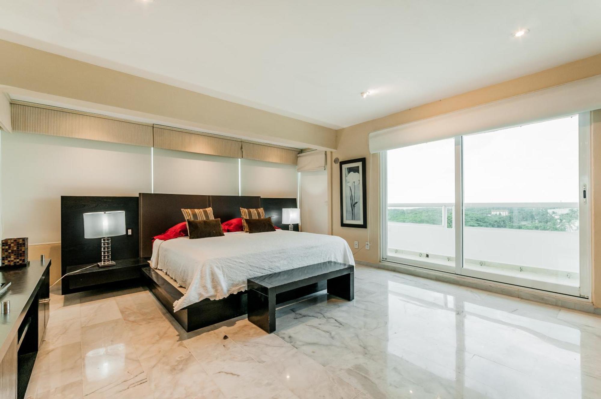 Brisas Beachfront Penthouses Cancun Exterior photo